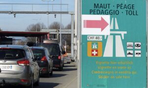 Lavoratori frontalieri, frontiera, dogana, pedaggio (CC BY-SA 4.0)