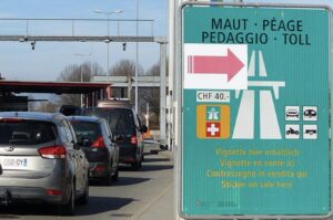 Lavoratori frontalieri, frontiera, dogana, pedaggio (CC BY-SA 4.0)