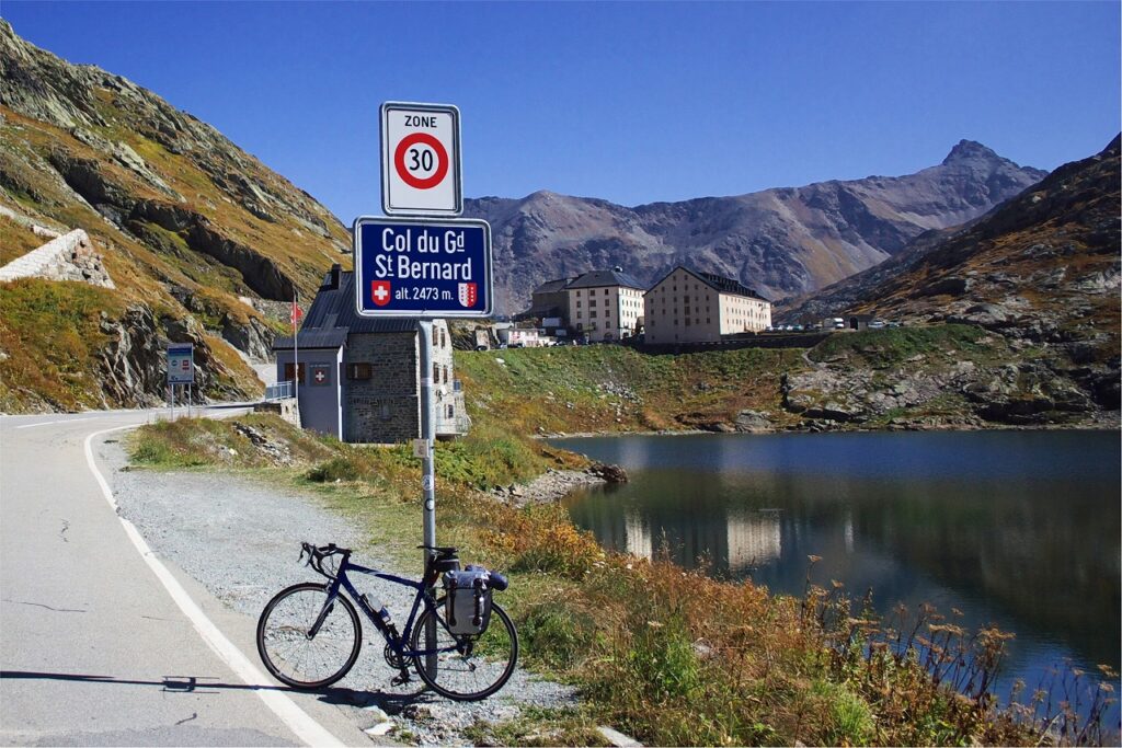 Colle del Gran San Bernardo, Col du Grand-Saint-Bernard (CC BY-SA 3.0)