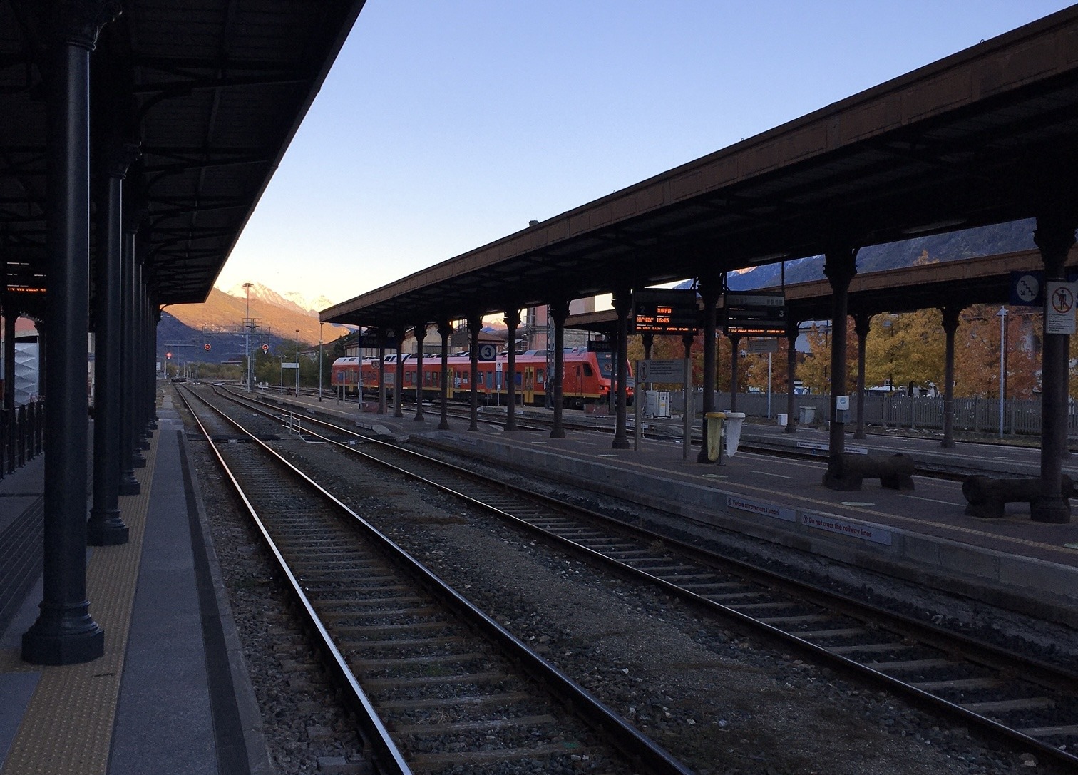 Tratta ferroviaria Aosta-Ivrea, Ligne ferroviaire Aoste-Ivrée