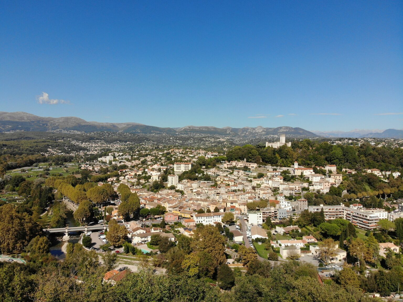 Villeneuve-Loubet, sede del nuovo uliveto intitolato ad Alexeï Navalny; Villeneuve-Loubet, siège de la nouvelle oliveraie en l'honneur d'Alexeï Navalny