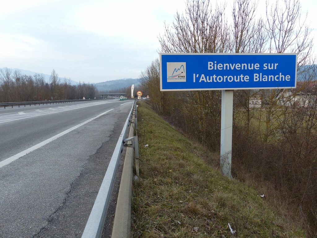 Panneau Bienvenue ATMB Autoroute et Tunnel du Mont Blanc /CC BY SA Wiki Commons