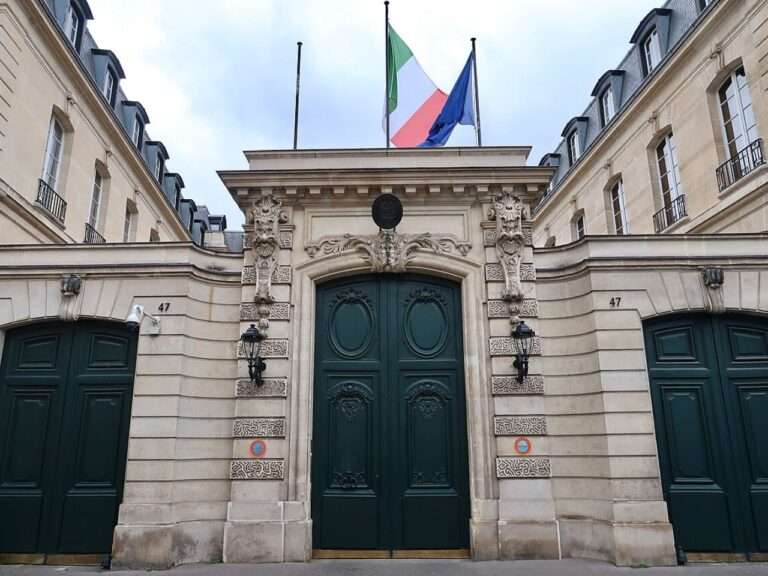 Ingresso dell'Ambasciata d'Italia a Parigi (c) CC BY SA 4_0 Celette Wikimedia Commons