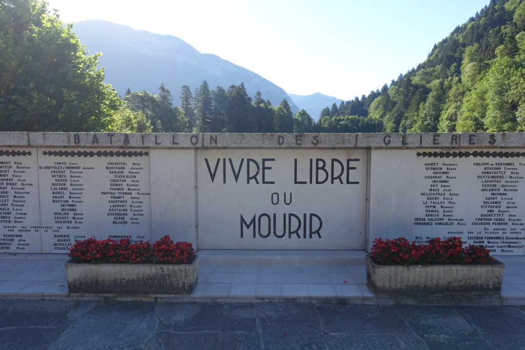 Vivre Libre Ou Mourir Nécropole De Glières Cc By 2.0 Guilhem Vellut Flickr