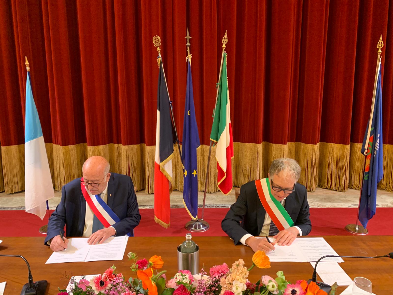 Firma del gemellagio tra Mentone e Sanremo, il 24 marzo 2024, con i sindaci Yves Juhel e Alberto Biancheri / photo presse Commune de Menton