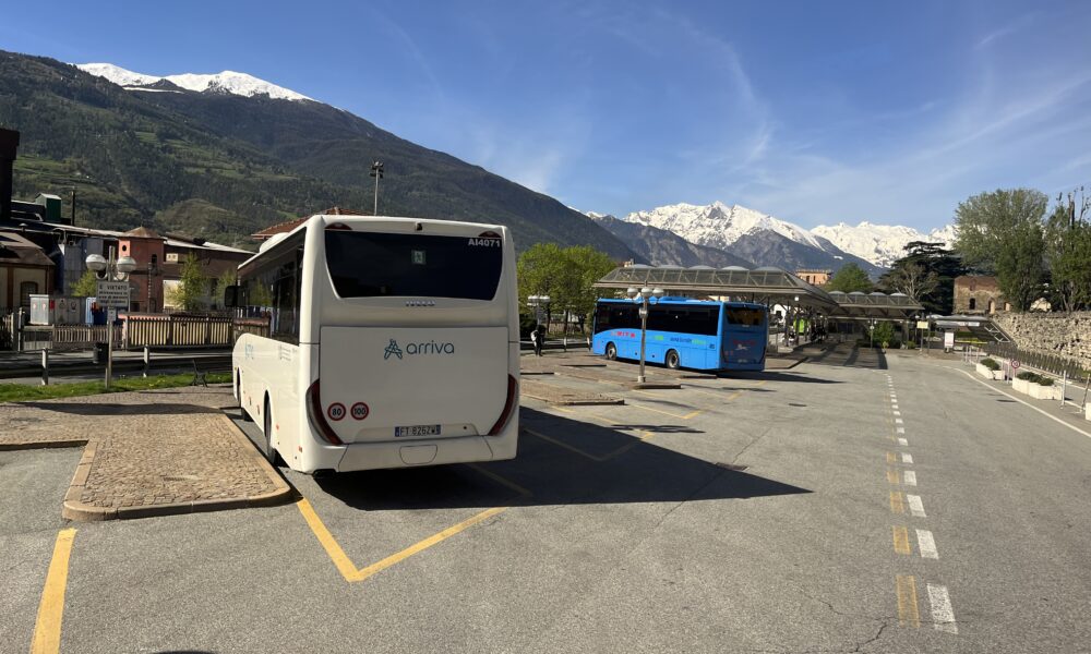 Autobus diretto Aosta-Torino, Autobus direct Aoste-Turin (Giorgia Gambino, Nos Alpes)