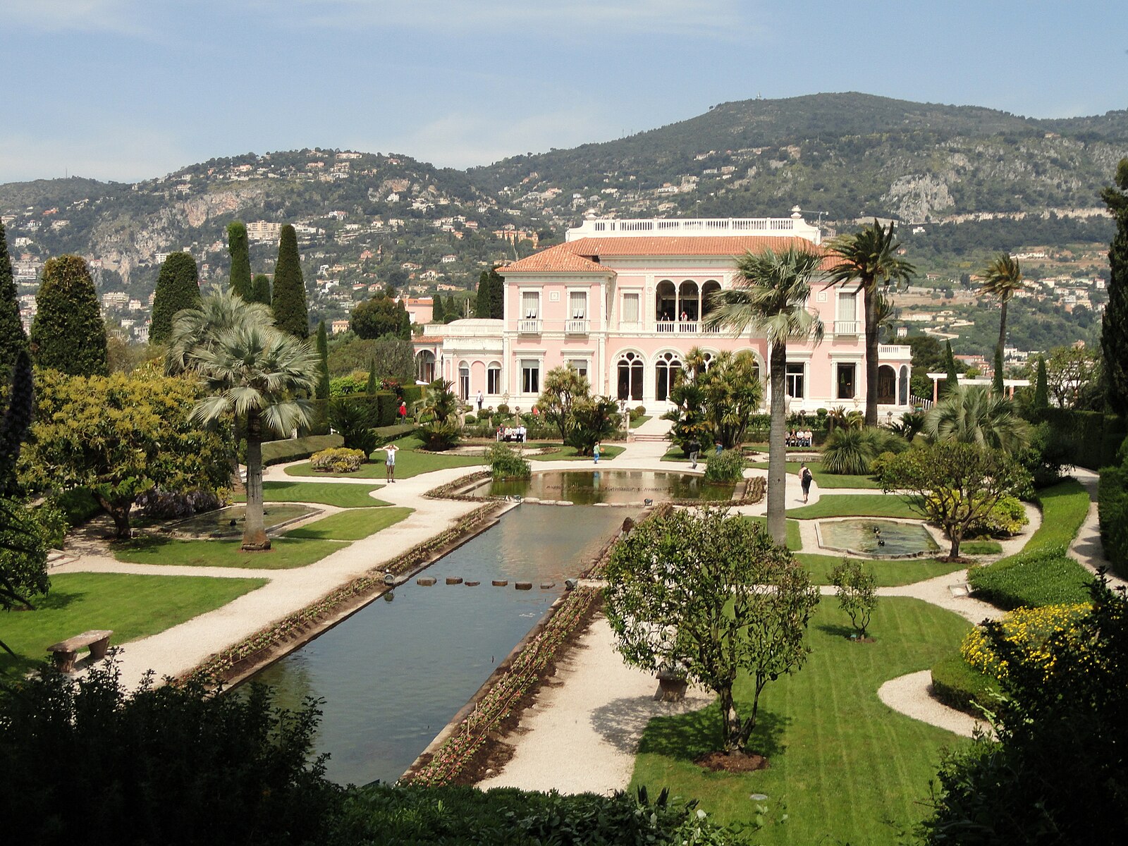 Il Parco di Villa Rothschild a Cannes, parte del progetto “Jardival”; Le Parc de Villa Rothschild à Cannes, part du projet « Jardival » (fonte/source: Wikimedia Commons)