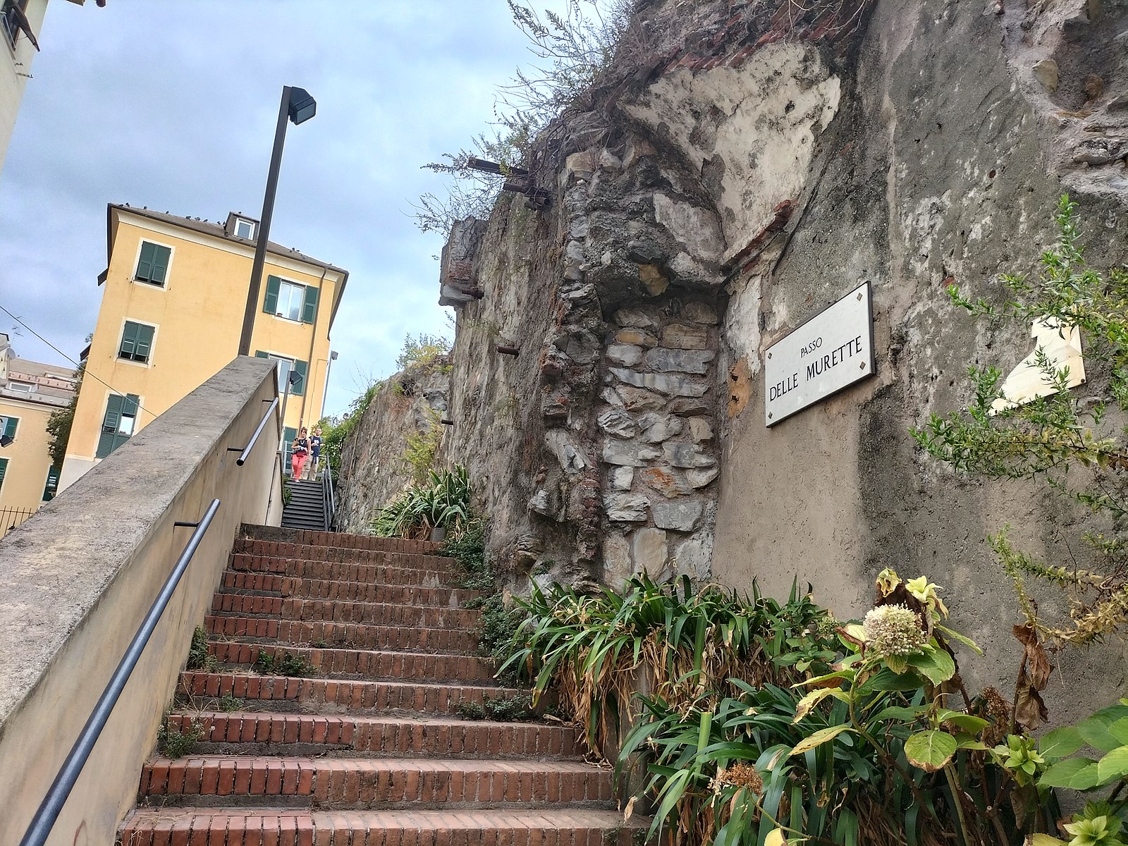 Parco delle mura, entroterra di Genova; Parco delle mura, arrière-pays de Gênes (fonte/source: Wikimedia Commons, AgneGe, CC BY-SA 4.0)