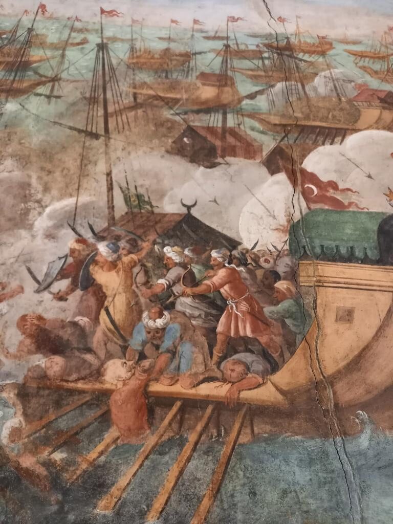 La galea ottomana con soldati muniti di archi e frecce, scimitarre e scudi / Nos Alpes - Anna Maria Colombo