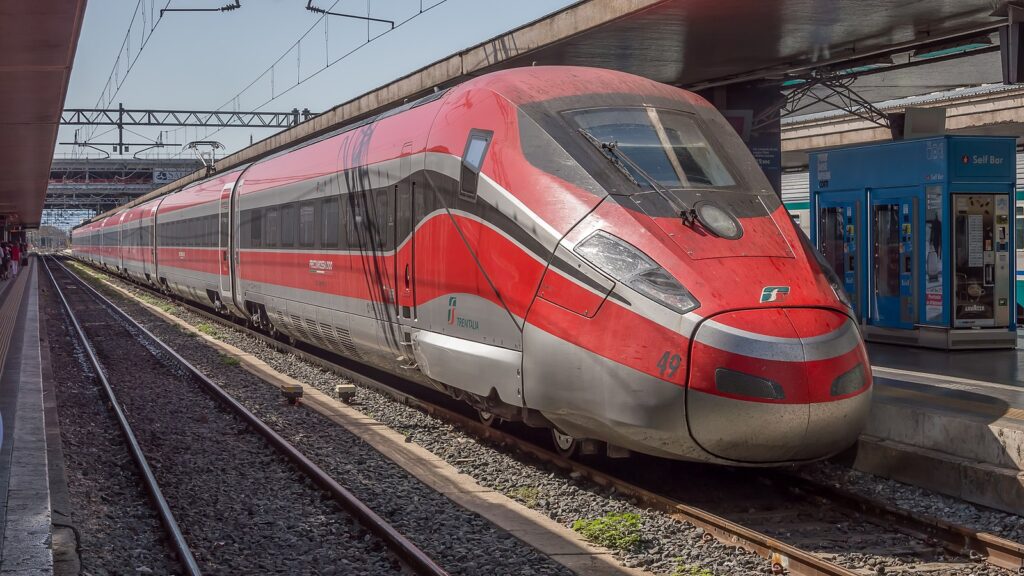 Frecciarossa tra Torino e Milano, Trains Frecciarossa entre Turin et Milan (fonte/source: Wikimedia Commons, CC BY-SA 2.0)