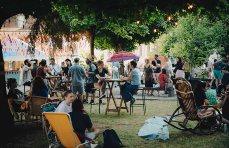 Festival de la Cité: l’arte nelle strade di Losanna dal 2 al 7 luglio Ambiance Cour au Festival de la Cité, à Lausanne en 2023 (c) Nikita Thevoz