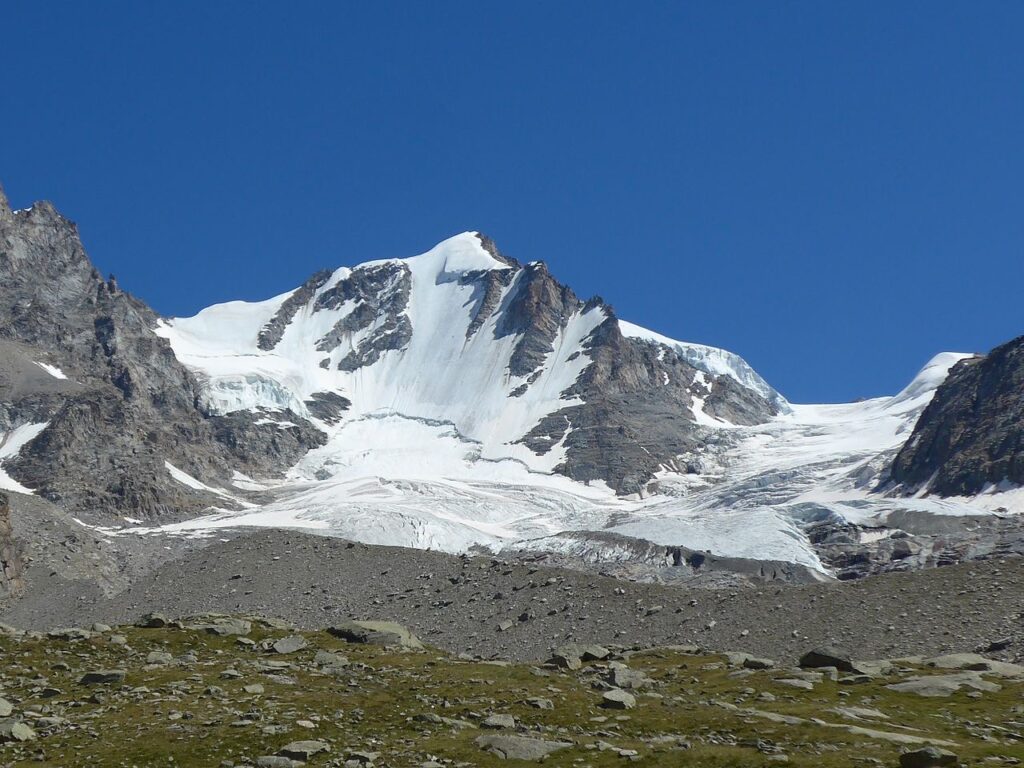 Il Gran Paradiso di Guido Novaria e Giovanni Dematteis, Le Gran Paradis de Novaria et Giovanni Dematteis (fonte/source: Wikimedia Commons, Cactus26, CC BY-SA 3.0)
