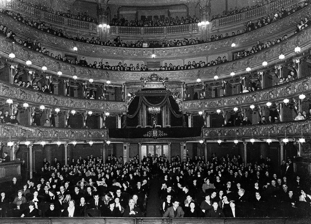 Il Teatro Regio di Torino prima della ricostruzione, Le Théâtre Regio de Turin avant sa reconstruction (fonte/source: Wikipédia Commons, CC BY-SA 3.0)