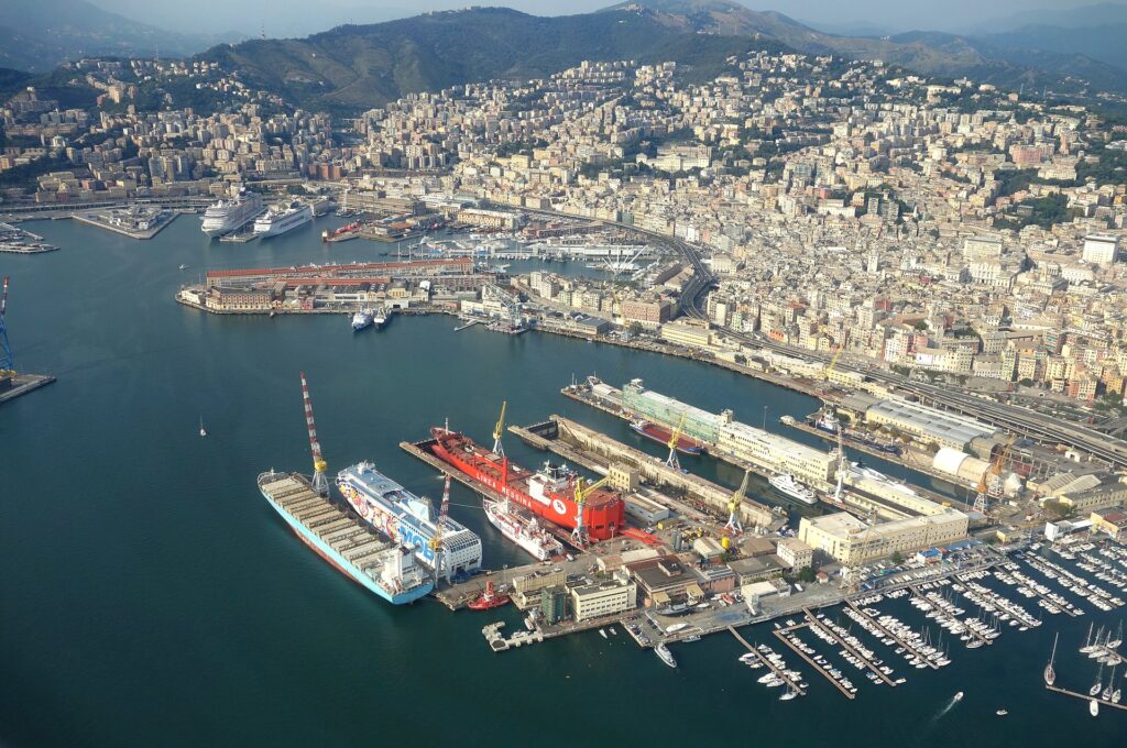 Porto di Genova, Port de Gênes (fonte/source: Daderot, Wikimedia Commons, CC0)