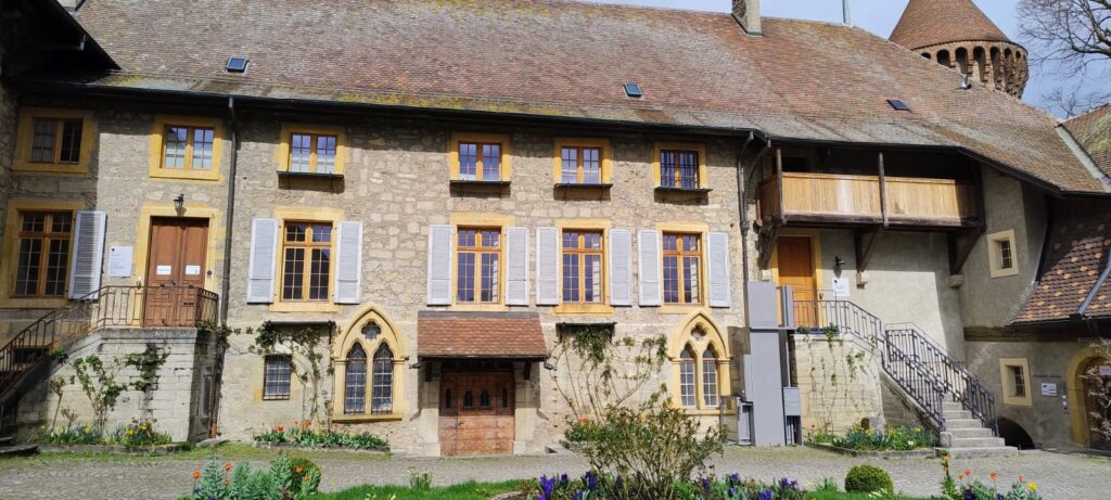 Chateau De Chenaux Les Bureaux Cantonaux En 2023 Nos Alpes Lt