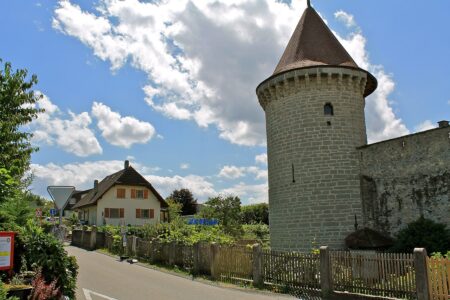 Estavayer-le-Lac, sur les eaux de Neuchâtel Estavayer-le-Lac (CC BBY SA Wiki Commons)