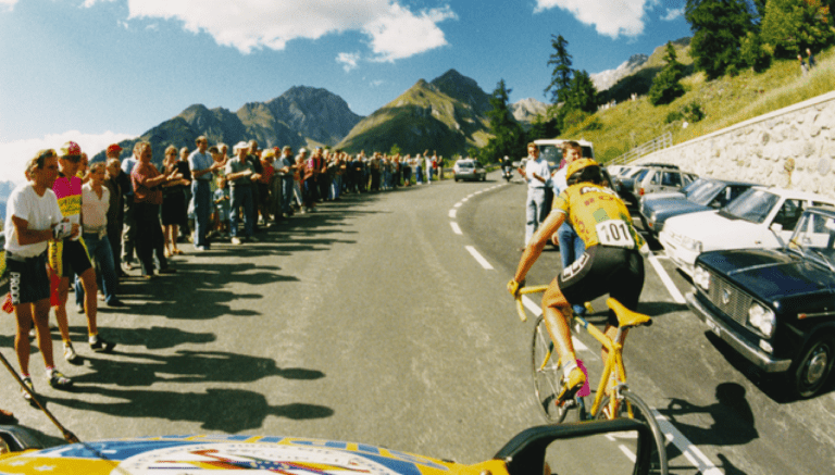 Una passata edizione del Giro ciclistico internazionale Valle d'Aosta Mont-Blanc (credits: girovalledaosta.it)