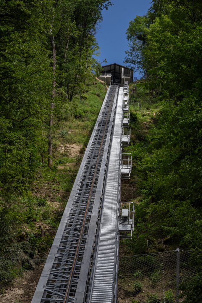 L'ascenseur des Thermes de Saint-Gervais (credits : Office de Tourisme de Saint-Gervais Mont-Blanc; Pascal Tournaire)