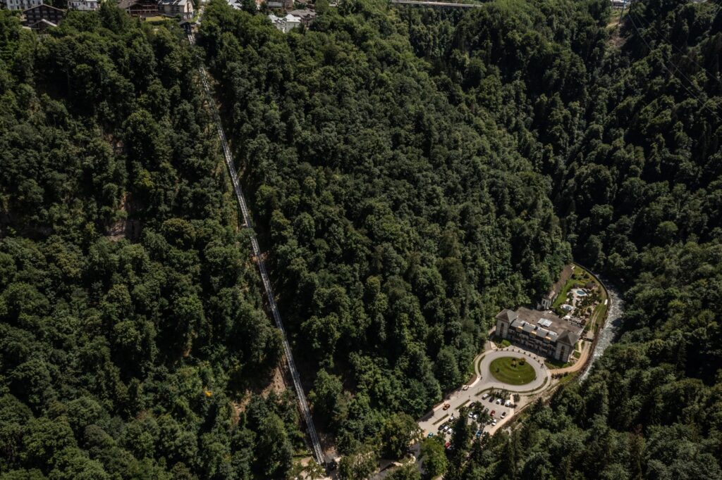 L'ascenseur des Thermes de Saint-Gervais (credits : Office de Tourisme de Saint-Gervais Mont-Blanc; Pascal Tournaire)