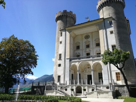 Castello di Aymavilles, in Valle d'Aosta Château d’Aymavilles en Vallé d'Aoste (CC BY SA Wikimedia Commons)