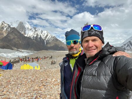Marco Camandona collectionne tous les 8000 sans oxygène Marco Camandona e Dante Luboz durante il trekking verso Gasherbrum I e II, nel luglio 2024 (c) Marco Camandona