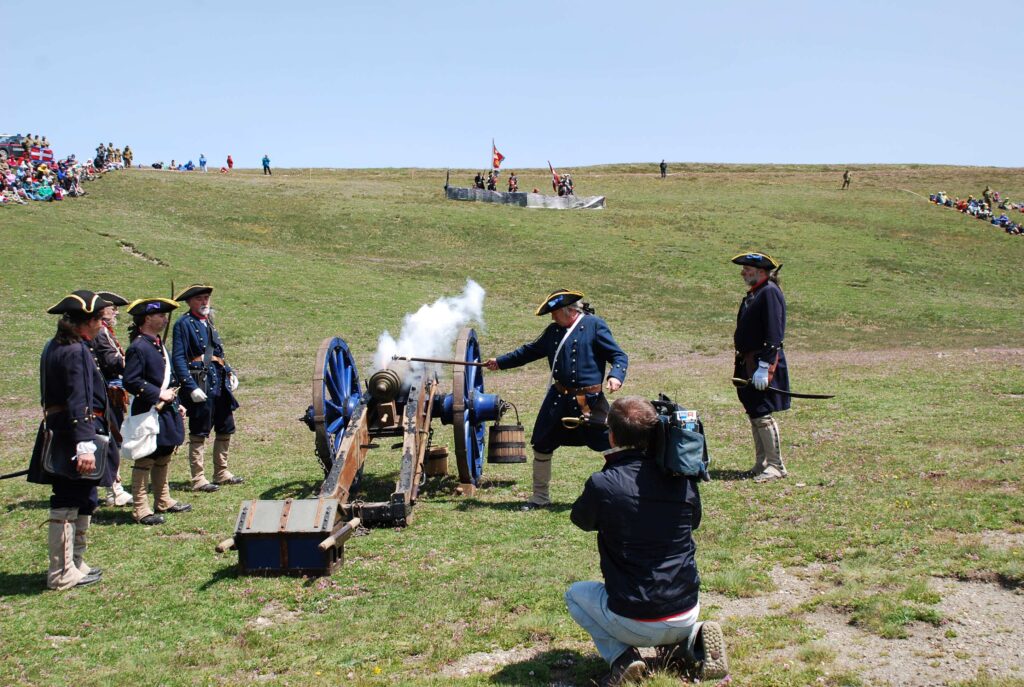 Un momento della rievocazione della battaglia del 1747 al Colle dell'Assietta; Un moment de la reconstitution de la bataille de 1747 au col d'Assietta (credits : Città metropolitana di Torino)