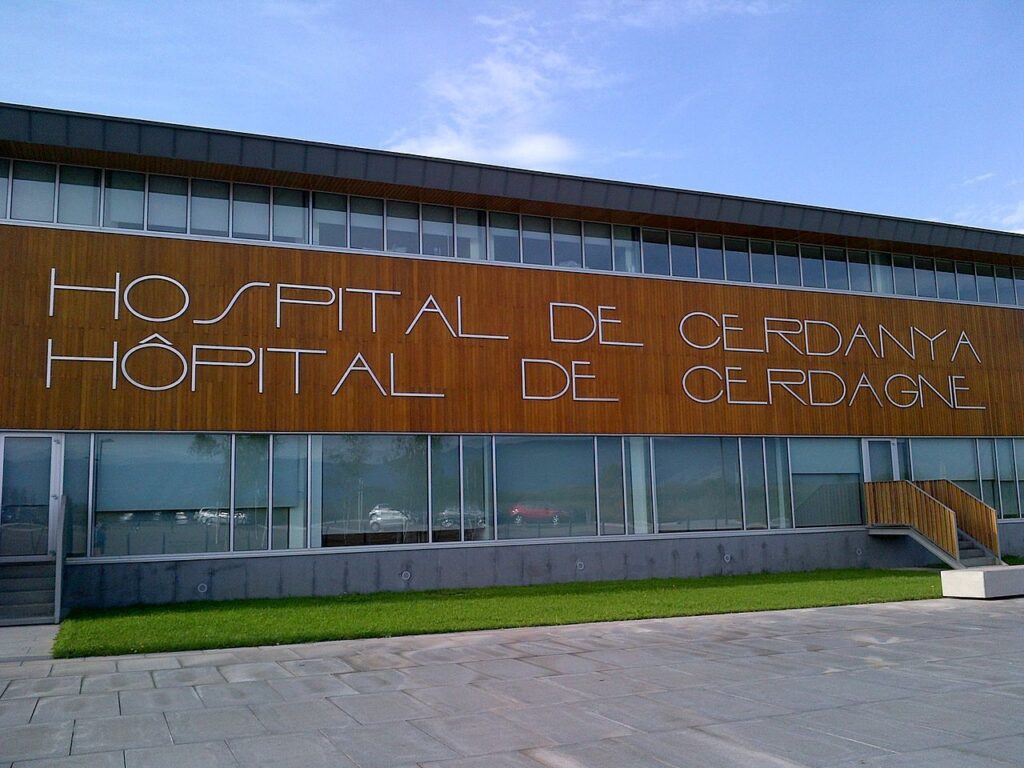 Hospital de Cerdanya en 2015 (CC BY SA Castellbo Wiki)