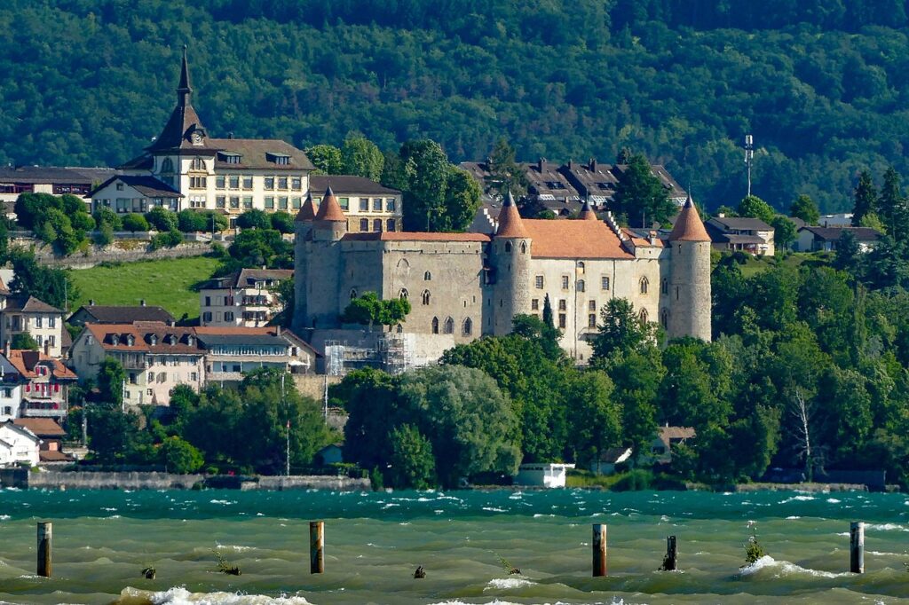 Le Château De Grandson Vu Par Le Lac (cc By Sa)