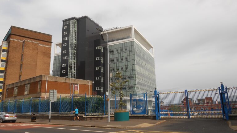 Royal Hospital Belfast (CC BY-SA 4-0 Joe Hawkins)