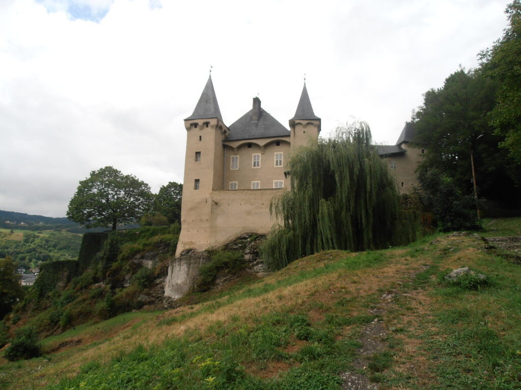 Château de Manuel à Conflans (c) CC BY SA Tournasol7 Wikimedia Commons