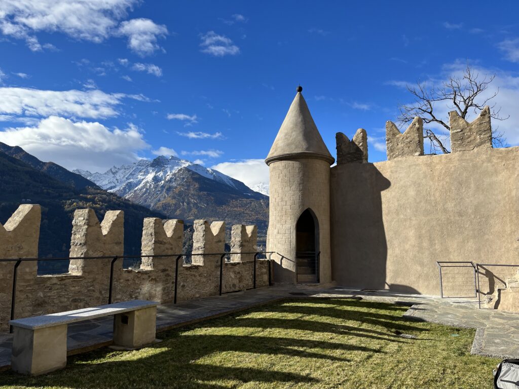 Il Castello di Saint-Pierre (Giorgia Gambino, Nos Alpes)