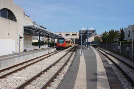 La linea Nizza-Ventimiglia, La ligne Nice-Vintimille (fonte/source: Markus Giger, CC BY-SA 2.5)