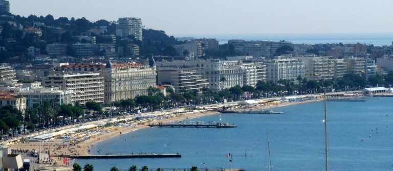 Il sistema di videosorveglianza di Cannes, Le système de vidéosurveillance de Cannes ((c) Wikimedia Commons, Christophe.Finot, CC BY-SA 2.5)