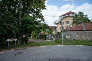 Il confine tra Francia e Svizzera (Alta Savoia e Ginevra), La frontière entre France et Suisse (Haute-Savoie et Genève) ((c) Wikimedia Commons, Ludovic Péron, CC BY-SA 3.0)