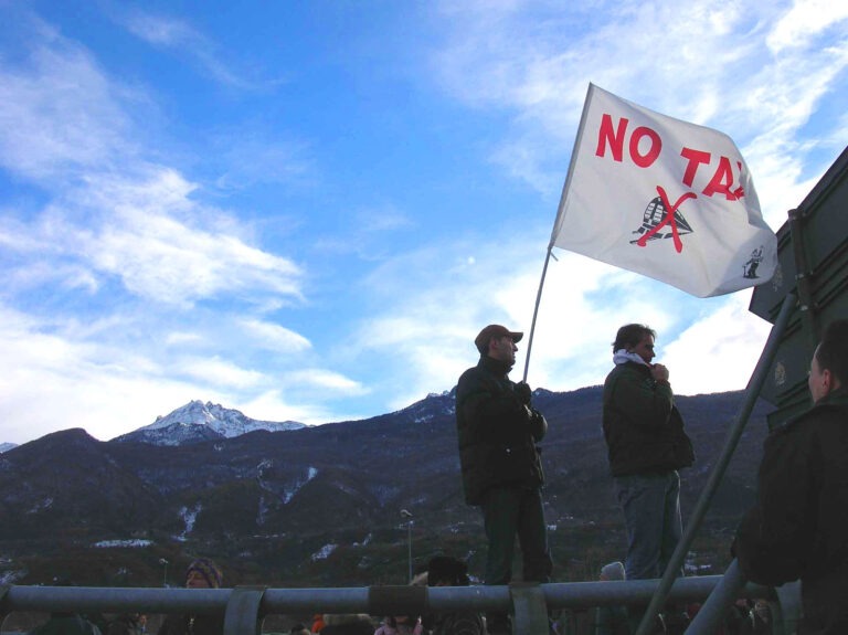 Le proteste No-TAV in Valle di Susa, Les protestations proteste No-TAV dans la Vallée de Suse ((c) Wikimedia Commons, CC BY-SA 3.0)