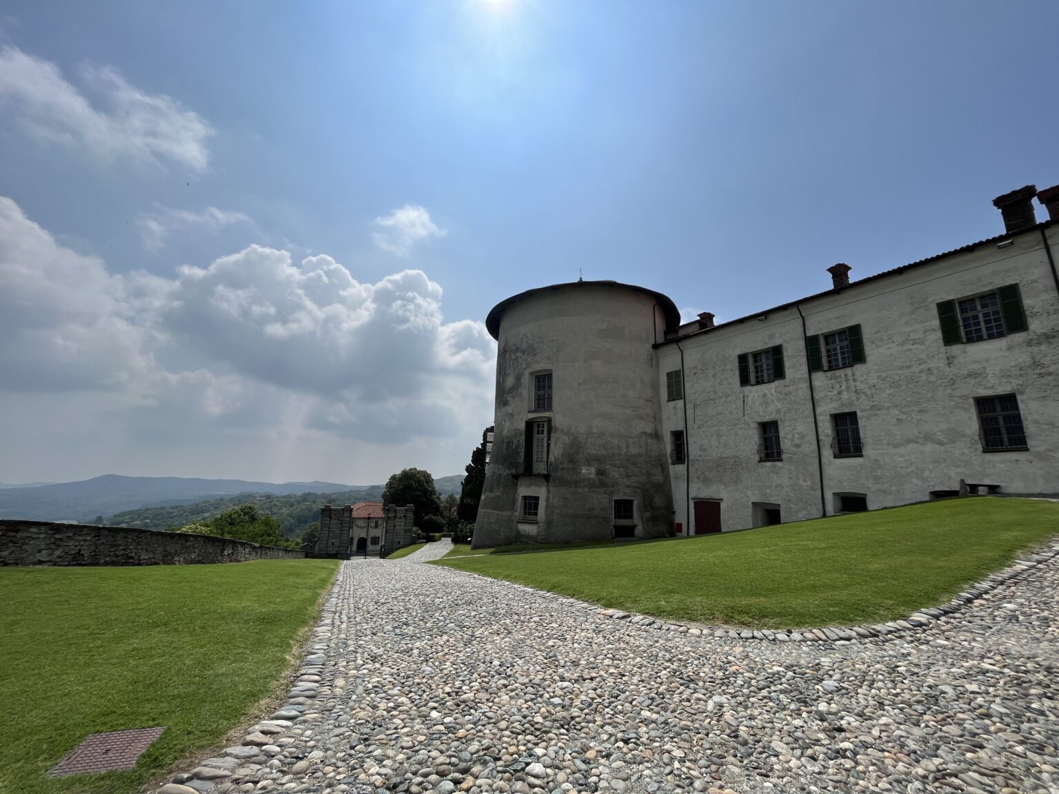 Il Castello di Masino, aperto in occasione delle Giornate FAI di autunno; Le Château de Masino, ouvert pour les Journées FAI d’automne ((c) Giorgia Gambino, Nos Alpes)