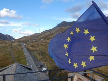 Il colle del Piccolo San Bernardo visto dalla terrazza sul tetto dell'Ospizio (c) Enrico Martial Nos Alpes
