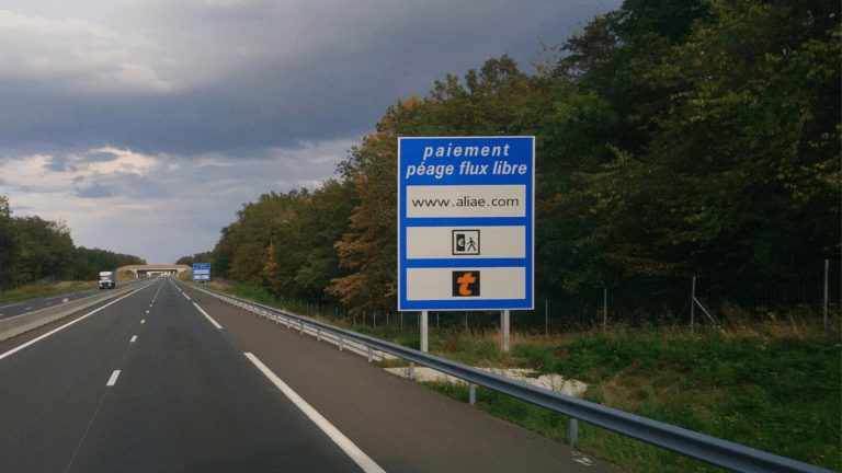 Péage en flux libre démarre dans les autoroutes en France (c) Cc By Sa 4.0 Llann Wé Wikimedia Commons