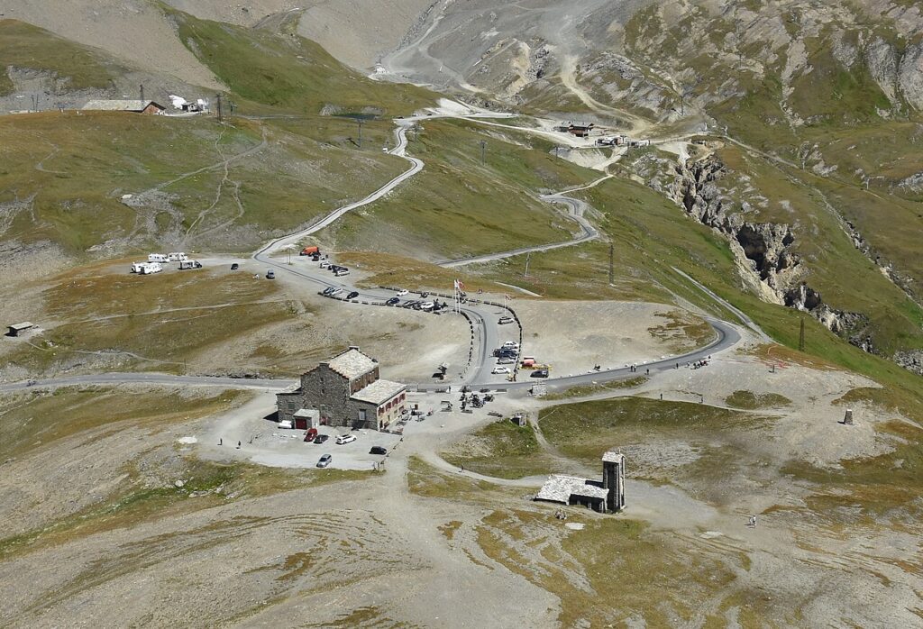 Col De L'iseran Aerial View (c) Cc By Sa 3 0 Wikimedia