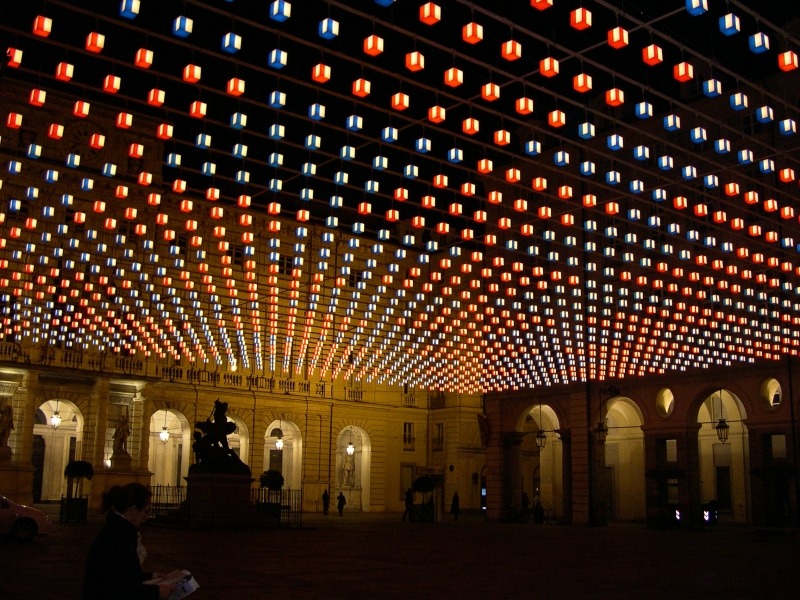 « Luci d’artista » à Turin ((c) Wikimedia Commons, Archenzo, CC BY-SA 3.0)