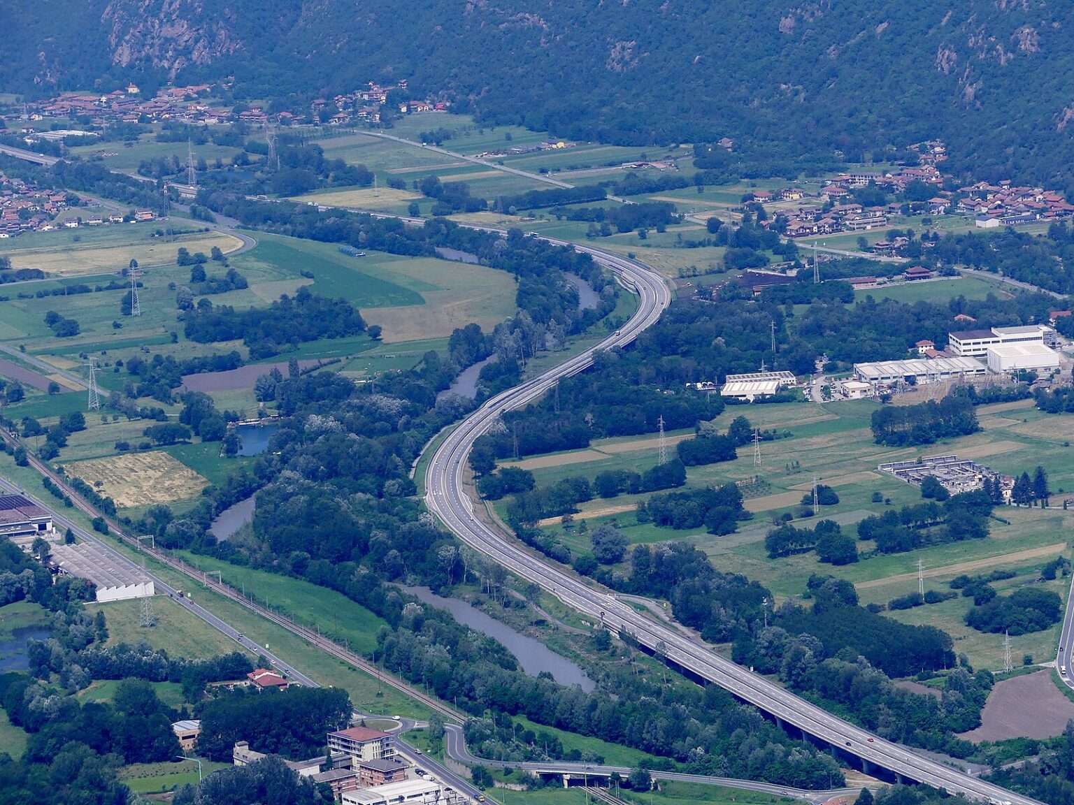 L’Autostrada A32 Torino-Bardonecchia, punto di impatto della chiusura del Traforo del Monte Bianco in Piemonte; L'Autoroute A32 Turin-Bardonnèche, touchée par la fermeture du Tunnel du Mont-Blanc dans le Piémont (c) CC-BY-SA 4.0, Florian Pépellin, Wikimedia Commons