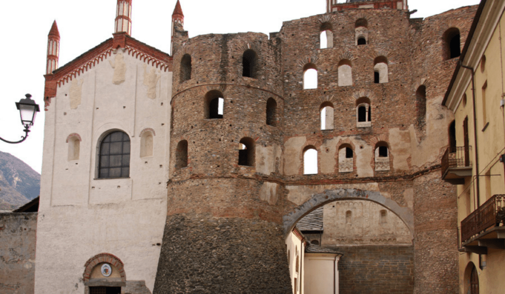 Porta Savoia a Susa, La Porte des Savoie à Suse (c) CC BY-SA 4.0, Alessandro Vecchi, Wikimedia Commons