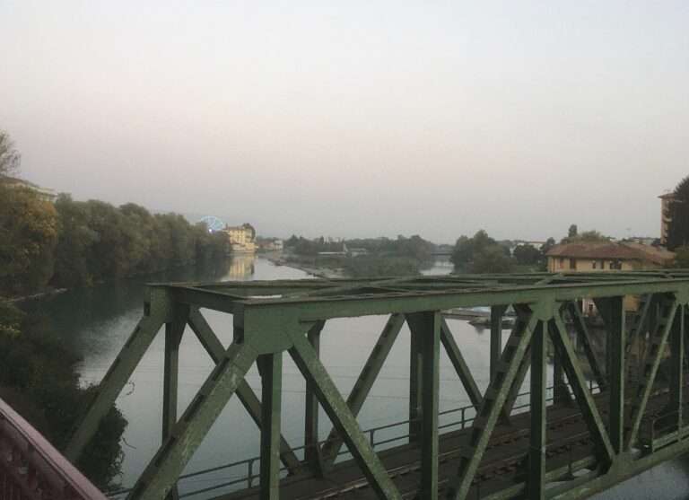 Ivrea, il ponte ferroviario (c) CC BY SA 4.0 Marcok/itwiki Wikimedia Commons