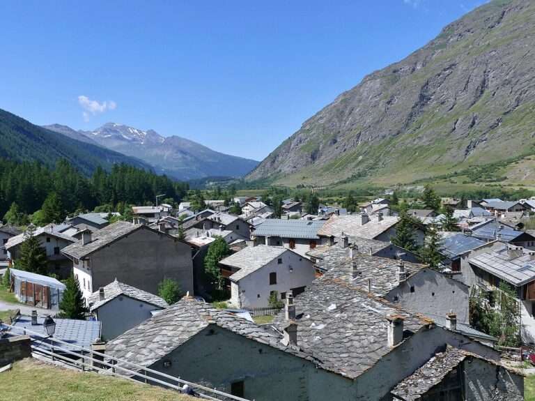 Toits de Bessans en Haute Maurienne Vanoise (c) CC BY SA Florian Pépellin Wikimedia Commons