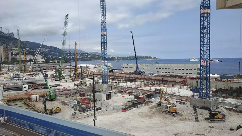 Costruzione del sito Le Portier, Monaco nel luglio 2020 (c) CC BY SA 4.0 Renek78 Wikimedia Commons