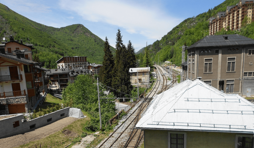 La stazione di Limone Piemonte, partenza e arrivo dei Treni della neve; La station de Limone Piemonte, départ et arrivée des Trains des neiges de Tende (c) CC BY-SA 3.0, Stefano59Rivara, Wikimedia Commons