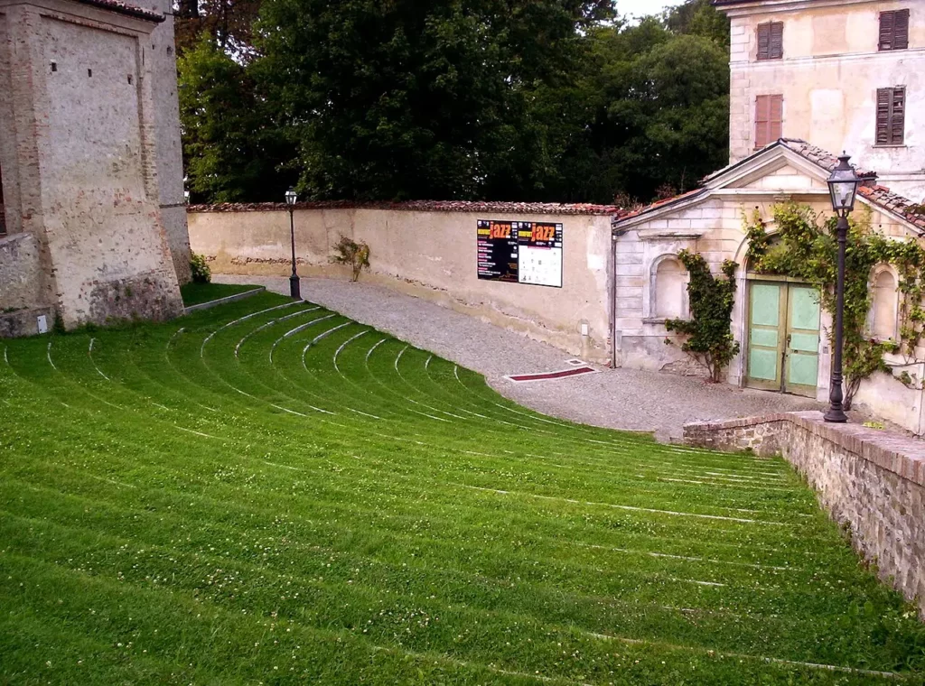 Auditorium Horszowski, dans les Langhe (c) CC BY SA Wikimedia Commons