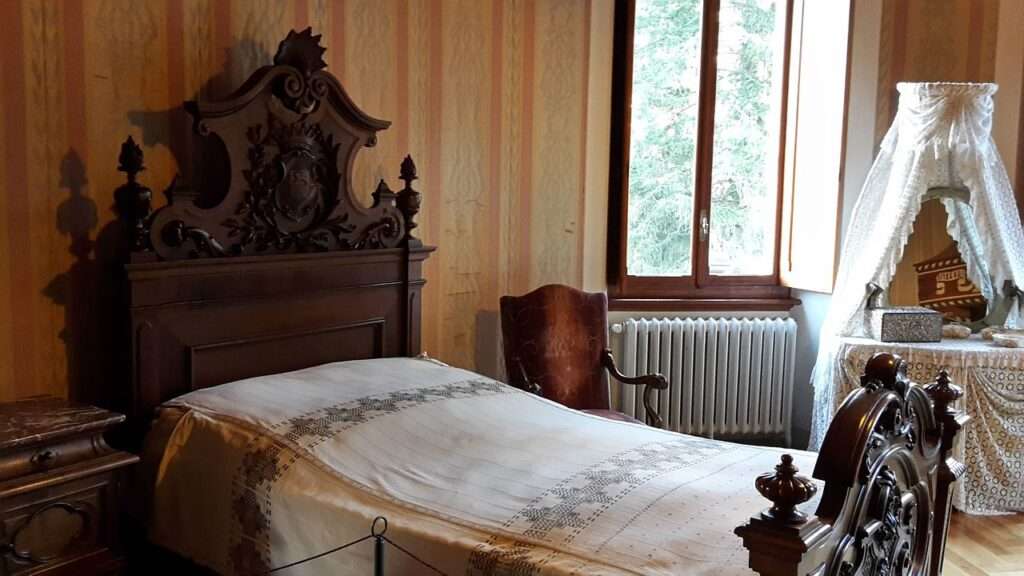 Letto della Regina Margherita a Castel Savoia (c) CC BY SA 4 0 Bettylella Wikimedia Commons