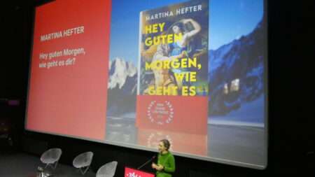 Il Prix Grand Continent dice “Hey, buongiorno, come va?”, e invita a leggere Prix Grand Continent, il 13 dicembre 2024 al Pavillon, sullo Skyway del Monte Bianco (c) Nos Alpes Enrico Martial