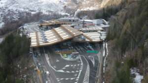 Traforo del Monte Bianco, piazzale italiano in inverno - Tunnel du Mont-Blanc, plateforme italienne en hiver (c) Nos Alpes Enrico Martial